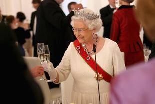 Isabel II agradece el cariño recibido como la reina con más años en el trono