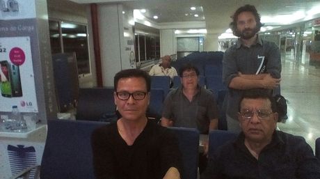 Cuatro periodistas peruanos permanecen retenidos en el aeropuerto de Caracas