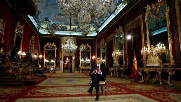 Felipe VI en uno de los salones del Palacio Real para grabar su discurso de Navidad. (Autor: Casa Real)