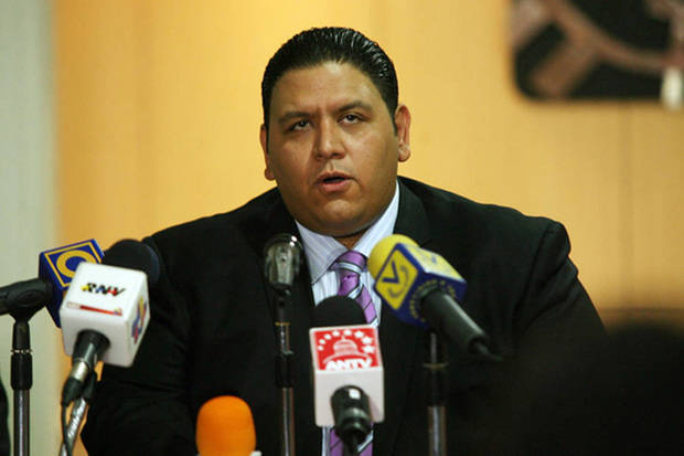 Rector Rondón anuncia que venezolanos no deben ser sancionados por ejercer derechos constitucionales