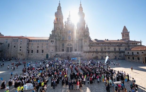 Rueda destacó el papel de las entidades gallegas en el exterior y constató el deseo de la emigración por seguir participando en el rumbo de Galicia