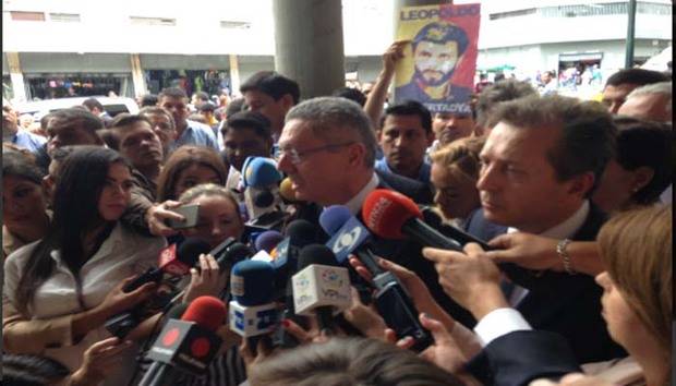Ruiz Gallardón afirma que a Leopoldo López se le niega derechos de defensa