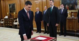 Pedro Sánchez sigue rompiendo moldes: prometió como presidente sin biblia ni crucifijo