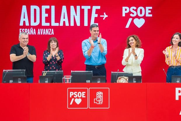 Tras el ajustado resultado electoral, tanto Sánchez como Feijóo consideran que tienen con que llegar a la presidencia