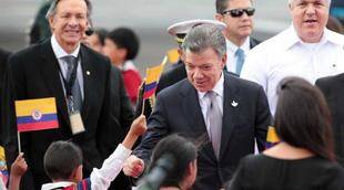 Santos llega a Ecuador para reunirse con su colega de Venezuela