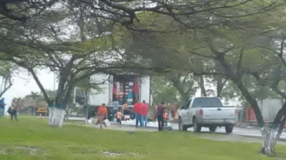 Saquearon un camión de embutidos y lácteos en Barquisimeto