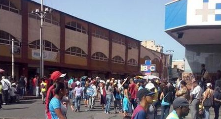 Cierran comercios en Puerto La Cruz por intentos de saqueo