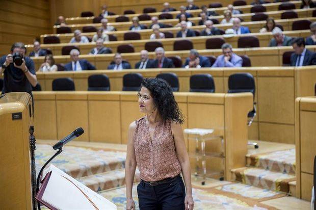 La senadora de Podemos no vota en los primeros debates 'por prudencia'
