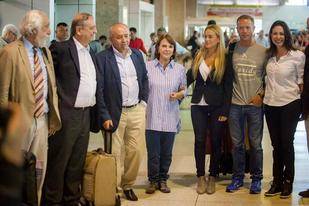 Senadores españoles inician agenda en Caracas con visita solidaria a Ledezma