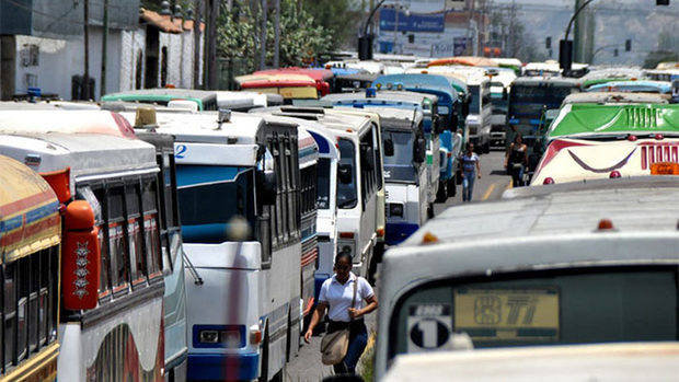 Transportistas suspenden el servicio por 12 horas en Caracas