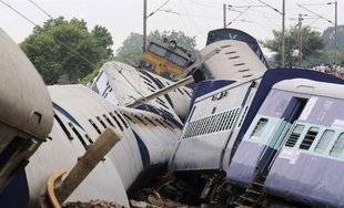 Dos siniestros de tren elevan a más de 200 los muertos por lluvias en India
