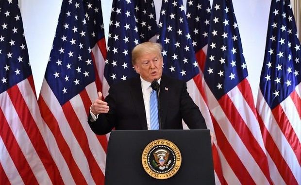Trump amenaza a Apple con un arancel del 25% si no fabrica iPhones en EE. UU