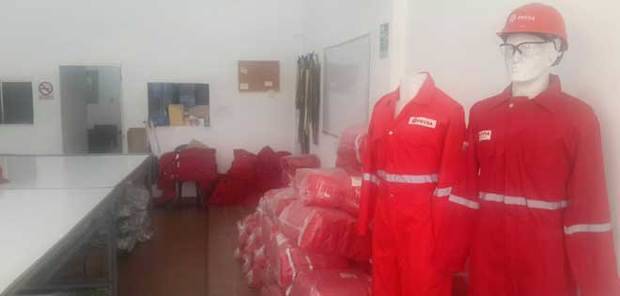 Trabajadores de Pdvsa comenzaron a vender sus uniformes para adquirir alimentos