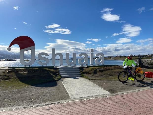 Emigración apoya la peregrinación en bicicleta del ourensano Alberto Cacharrón a través del Camino Blanco, la ruta jacobea más larga del mundo
