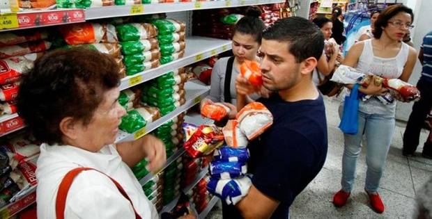 Venezolanos se toman la colombiana Cúcuta para comprar alimentos y medicinas