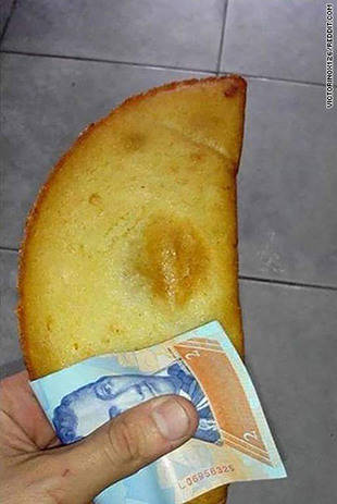 CNN dice que la moneda de Venezuela vale menos que una servilleta