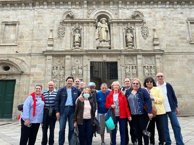 Rodríguez Miranda acompañó a los integrantes de la Asociación Centro Partido de Carballiño argentino en su visita a la Catedral de Santiago