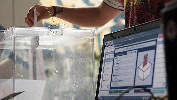 Más de 136.800 andaluces han solicitado el voto por correo