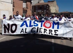 Manifestantes de Alstom por las calles del municipio